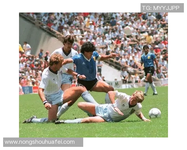 20世纪十大足球巨星传奇人物与他们的辉煌成就回顾