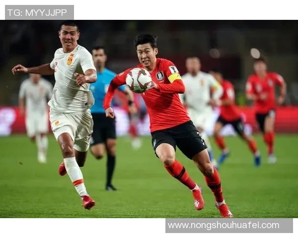 国足球星比赛中遭遇严重断腿意外全场震惊队友泪洒赛场引发全民关注